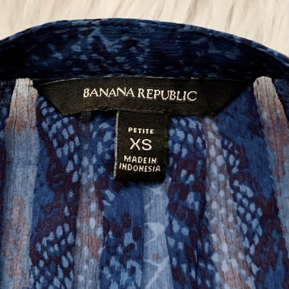 HP 🎉 BANANA REPUBLIC Python Print Blouse - Picture 10 of 12